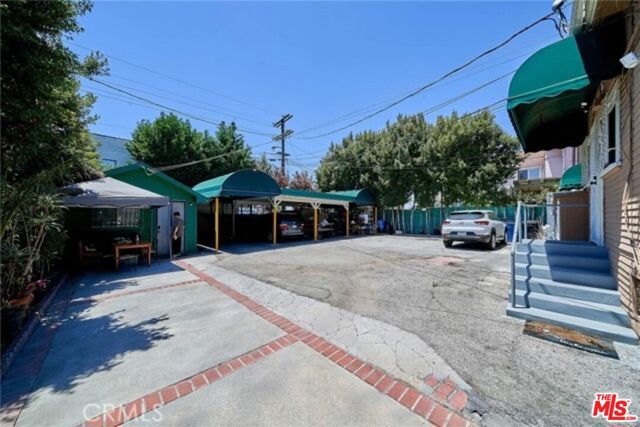 1023 S Wilton Place, Los Angeles CA: https://media.crmls.org/mediaz/58407a6b-fa75-4df6-9da8-5d0836ad1256.jpg