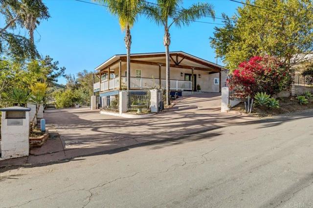 1971 Bernardo Avenue, Escondido CA: https://media.crmls.org/mediaz/58408e0c-4d23-46a5-bb27-76200d5af669.jpg