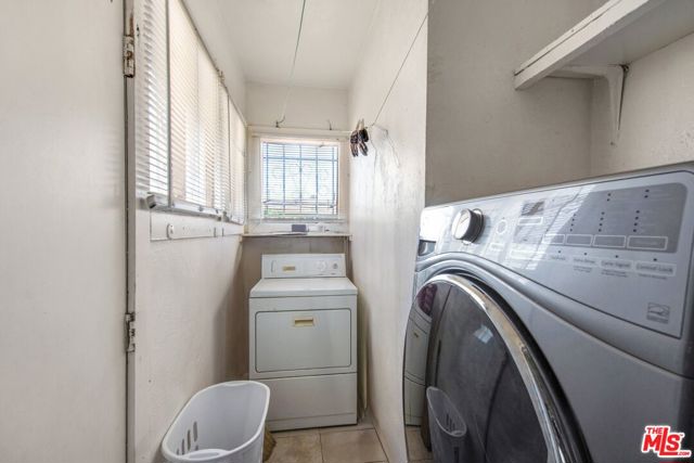 604 W 106th Street, Los Angeles CA: https://media.crmls.org/mediaz/58408f92-512c-4082-bfee-3ea31b23f07a.jpg