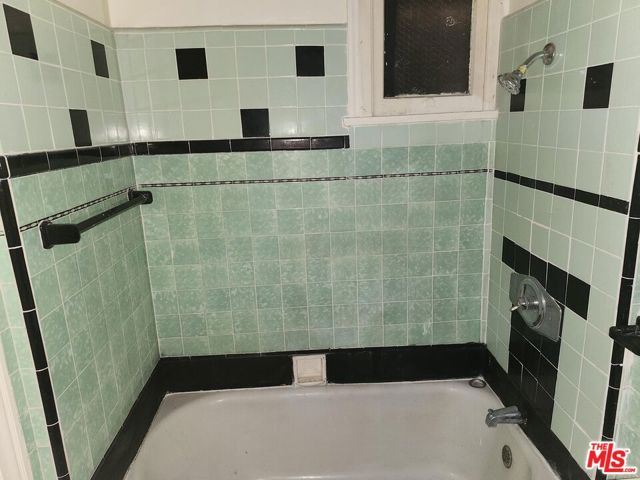 4260 S Figueroa Street, Los Angeles CA: https://media.crmls.org/mediaz/5840ddfa-37a1-4d77-a139-504c412a4b34.jpg