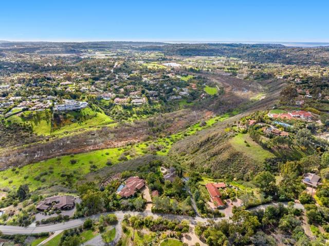 16574 Zumaque, Rancho Santa Fe CA: https://media.crmls.org/mediaz/58412bcc-707c-43e1-86fe-c52d92cd28a5.jpg