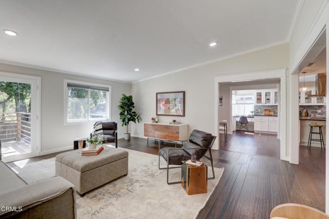 Detail Gallery Image 11 of 37 For 1255 Oak Circle Dr, Glendale,  CA 91208 - 3 Beds | 2 Baths