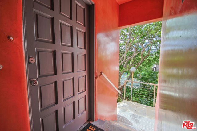 20 Ironsides Street, Marina del Rey CA: https://media.crmls.org/mediaz/5841b7dc-42e1-456f-8fe5-e2a6f0683406.jpg