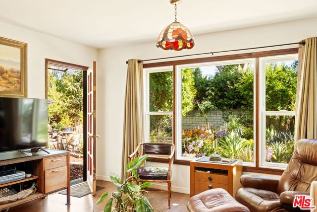 5940 Varna Avenue, Valley Glen CA: https://media.crmls.org/mediaz/5841bb70-a25c-4462-bff7-b12ff7734f98.jpg