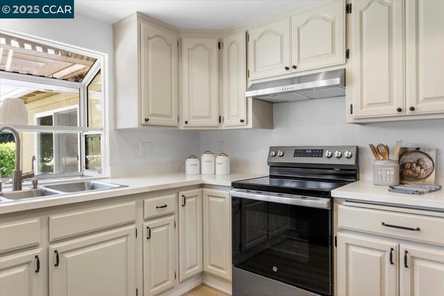 115 Saint Jean Ct, Danville CA: https://media.crmls.org/mediaz/5841d10b-b59a-4213-af1d-b72f2f90851f.jpg