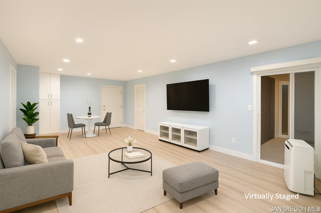 4730 Noyes ST, San Diego CA: https://media.crmls.org/mediaz/58428567-4df9-4fd6-832a-279a5b782914.jpg