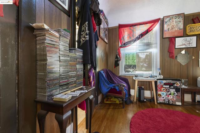 553 34Th St, Oakland CA: https://media.crmls.org/mediaz/584295e4-d655-4762-8d7e-a0a5015813aa.jpg