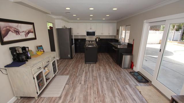 42944 Calle Reva, Temecula CA: https://media.crmls.org/mediaz/58429c5f-bb95-44ab-93c0-c8f3753d51fd.jpg