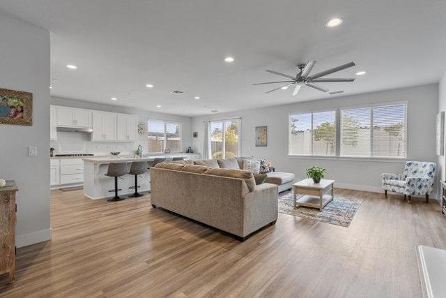 256 Copperleaf Lane, San Juan Bautista CA: https://media.crmls.org/mediaz/5842a031-e5ae-4823-b108-cbd83eb5a8f7.jpg