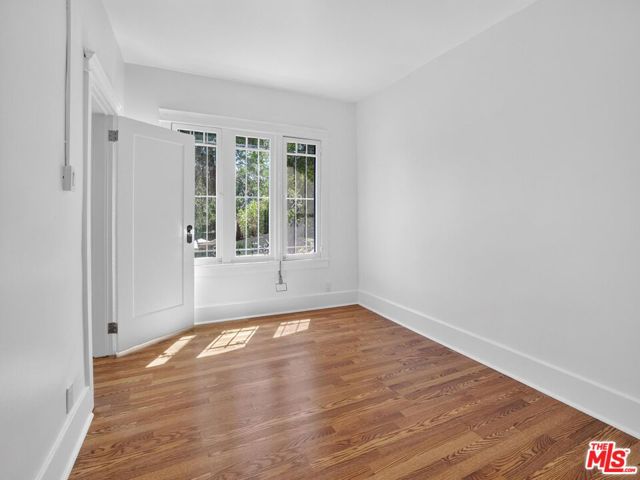 2565 Glen Green Street, Los Angeles CA: https://media.crmls.org/mediaz/58431f63-fb81-4071-bd14-19b77fc6b3ea.jpg
