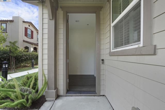 1025 S Fowler Ln, Mountain House CA: https://media.crmls.org/mediaz/58443882-0552-4e5e-9fce-2f8116f1c3c5.jpg
