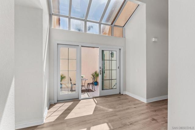 12027 Caminito Corriente, San Diego CA: https://media.crmls.org/mediaz/5844967f-100c-48e1-84e2-32770b2a94e8.jpg