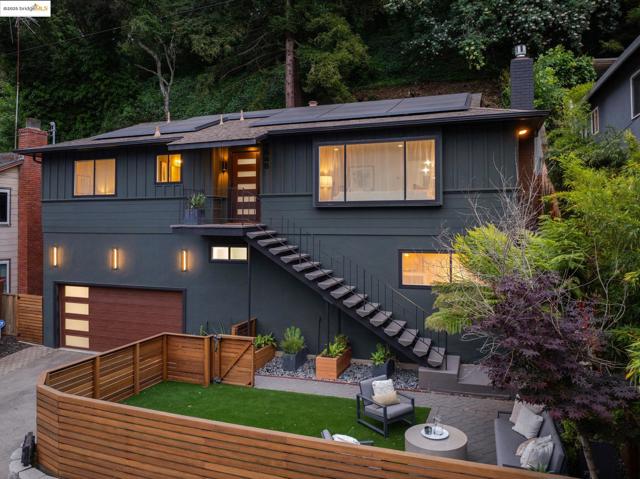 5646 Thornhill Dr, Oakland CA: https://media.crmls.org/mediaz/5844e0b6-f463-4d29-b0a2-b9f11f093193.jpg