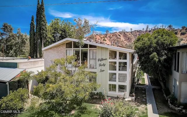 1542 Riverside Drive, Glendale CA: https://media.crmls.org/mediaz/584507ca-e0d7-4919-8182-f611f47240c9.jpg