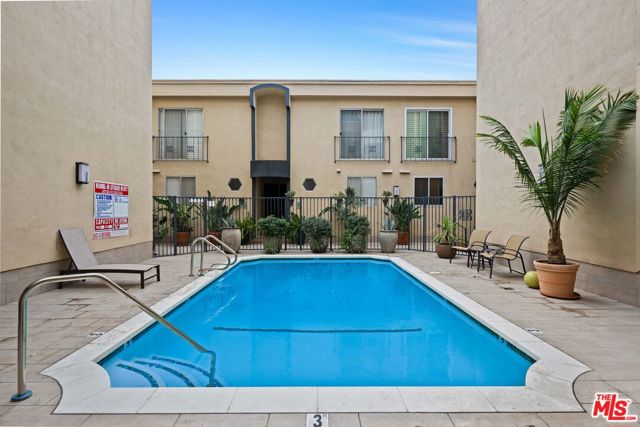 1221 N Kings Road, West Hollywood CA: https://media.crmls.org/mediaz/58457644-0b49-4676-a383-75dca11f61b8.jpg