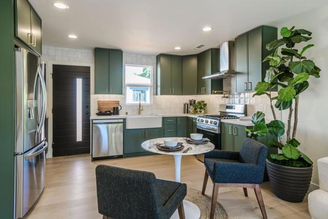 308 B Street, Redwood City CA: https://media.crmls.org/mediaz/5845777f-aeae-4c4e-8869-3e4e98fce55e.jpg