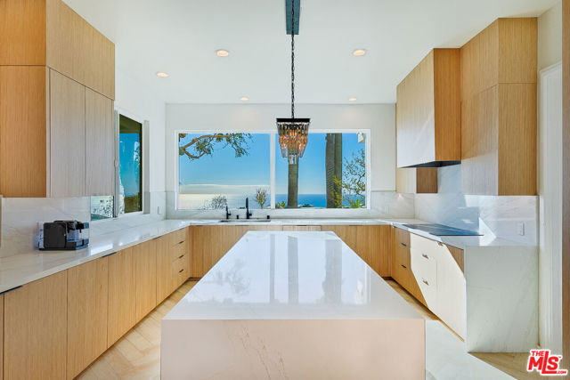 10502 Yellow Hill Road, Malibu CA: https://media.crmls.org/mediaz/58462af6-dffe-41a7-aace-2da60cb655e0.jpg