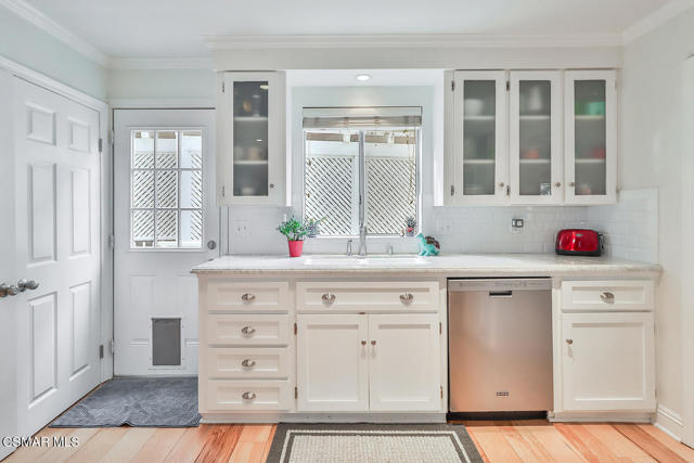 90 Sherwood Drive, Westlake Village CA: https://media.crmls.org/mediaz/584670ca-921f-4e2b-821c-1f849ffd9f5c.jpg