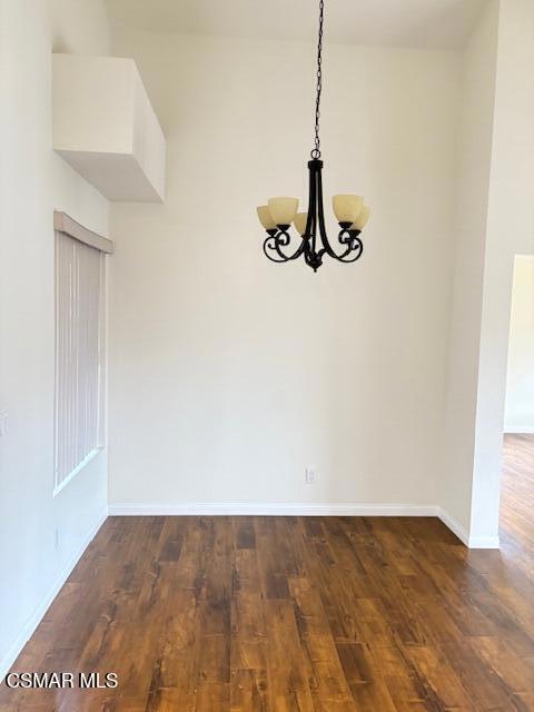 245 Oakleaf Drive, Thousand Oaks CA: https://media.crmls.org/mediaz/58471411-516d-4f2e-bf62-96cf75a08aa8.jpg
