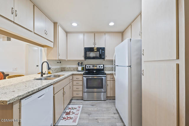 1300 Saratoga Ave #111 - Kitchen