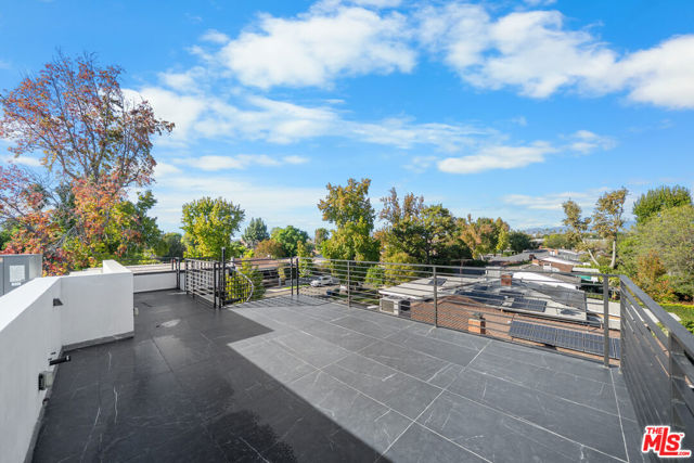 5812 Willis Avenue, Sherman Oaks CA: https://media.crmls.org/mediaz/584790d1-85df-4243-9099-322b420fb5e5.jpg