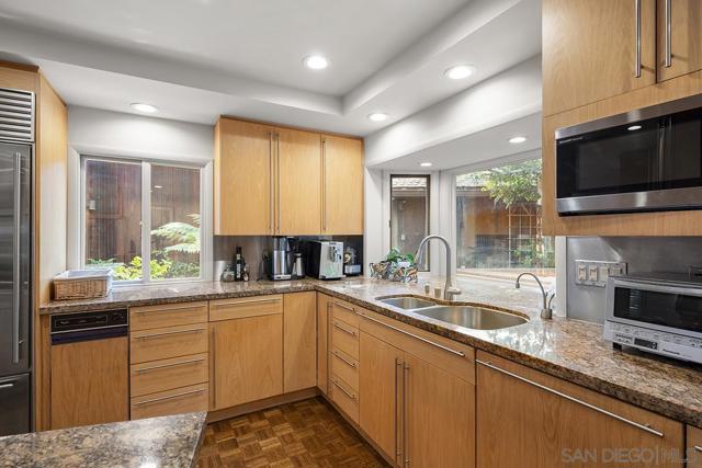 6346 Ridge Manor Avenue, San Diego CA: https://media.crmls.org/mediaz/5847cbd3-15ae-4dfd-8168-59990846ef2d.jpg