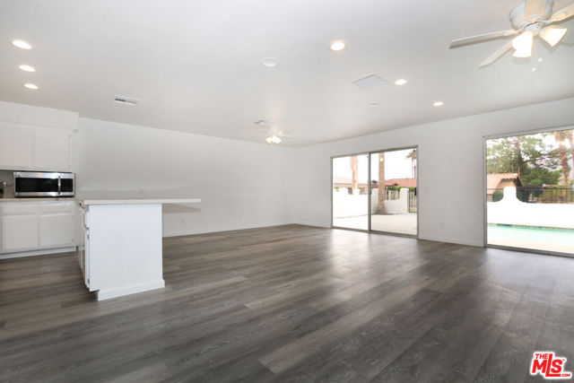 76983 California Drive, Palm Desert CA: https://media.crmls.org/mediaz/5847e230-3db3-4706-990c-877eab9838ce.jpg