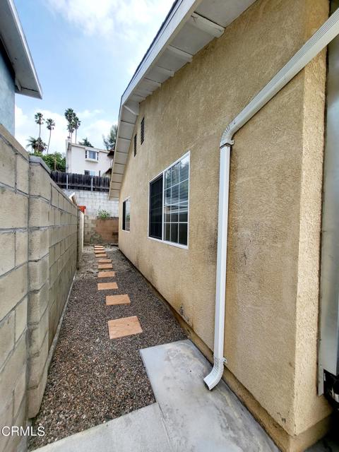 4406 Toland Way, Los Angeles CA: https://media.crmls.org/mediaz/5848160a-2caf-48a8-b82c-2de8fb16d912.jpg