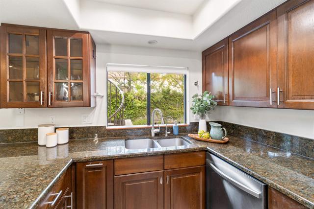 2362 Altisma Way, Carlsbad CA: https://media.crmls.org/mediaz/584847c8-ffef-4f54-aabf-1a9d16d17882.jpg