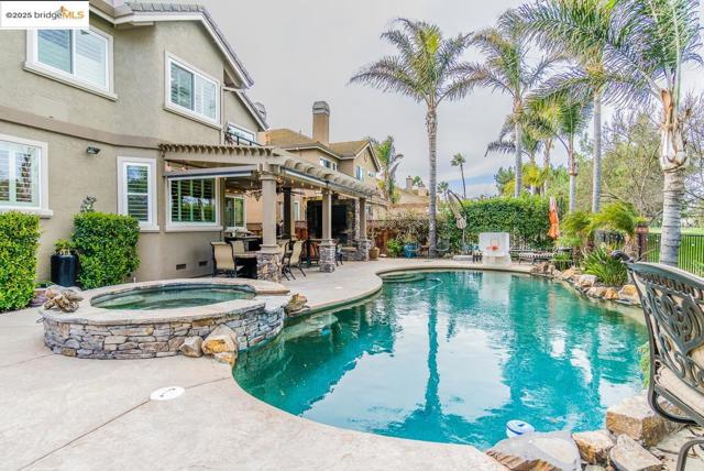 2438 Pinehurst Ct, Discovery Bay CA: https://media.crmls.org/mediaz/5848600e-53d7-4d5c-8bc7-e7e2d047dc9a.jpg