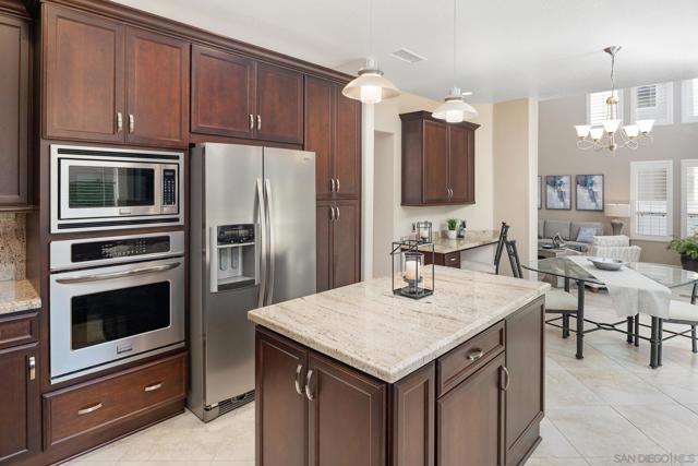 18027 Chieftain Ct, San Diego CA: https://media.crmls.org/mediaz/58488051-8a38-4375-86c3-055c06c582b1.jpg