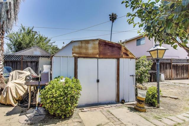 4435 Cambria St, Fremont CA: https://media.crmls.org/mediaz/584a12d2-0c68-4157-ba92-aca9c535d352.jpg
