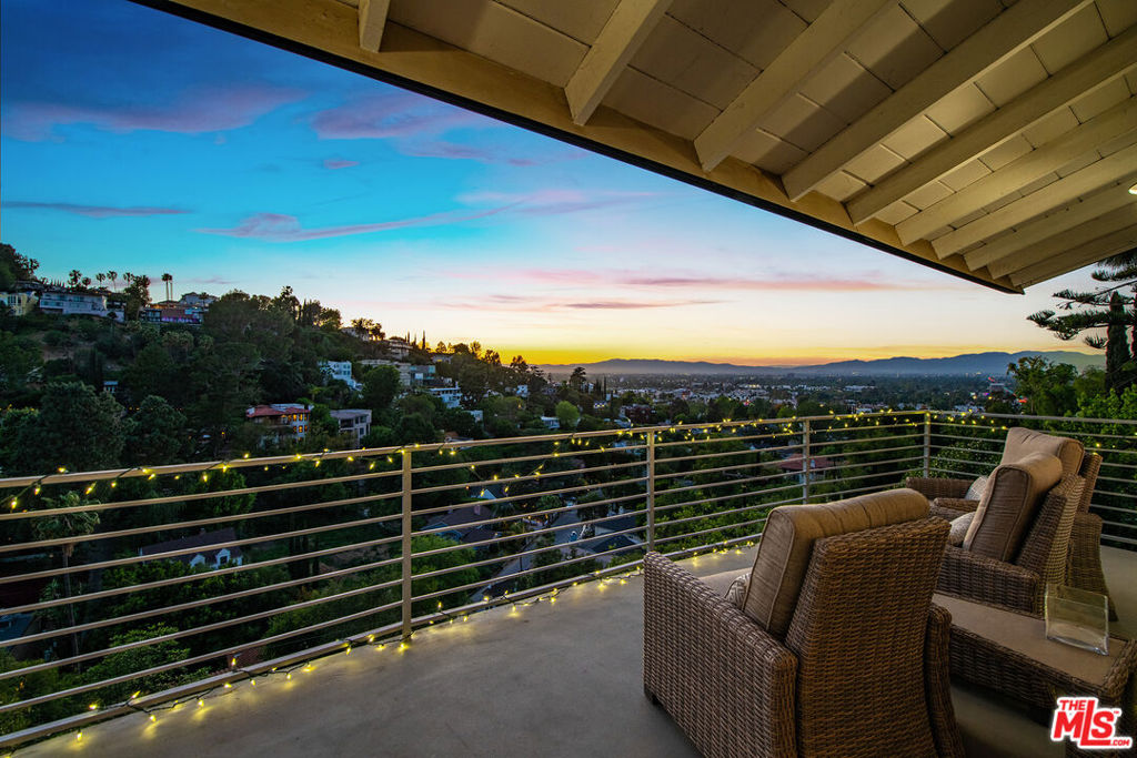 3909 Glenridge DriveSherman Oaks image #2