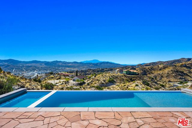 57387 San Juan Road, Yucca Valley CA: https://media.crmls.org/mediaz/584a8ef2-2a58-49b2-823e-e5066d88b306.jpg