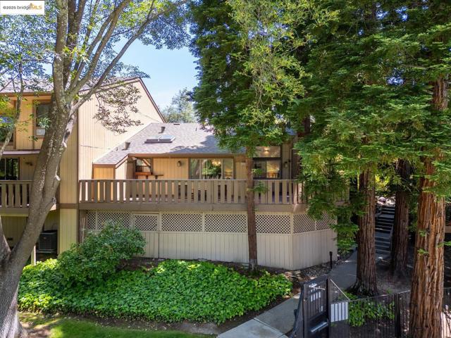 128 Alamo Sq, Alamo CA: https://media.crmls.org/mediaz/584aa2fe-857f-4a3c-9b2f-dbf2c91eb980.jpg