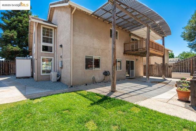 1003 Linda Vista Way, Rio Vista CA: https://media.crmls.org/mediaz/584aad44-4874-4dc3-b13b-94e1cc350fd6.jpg