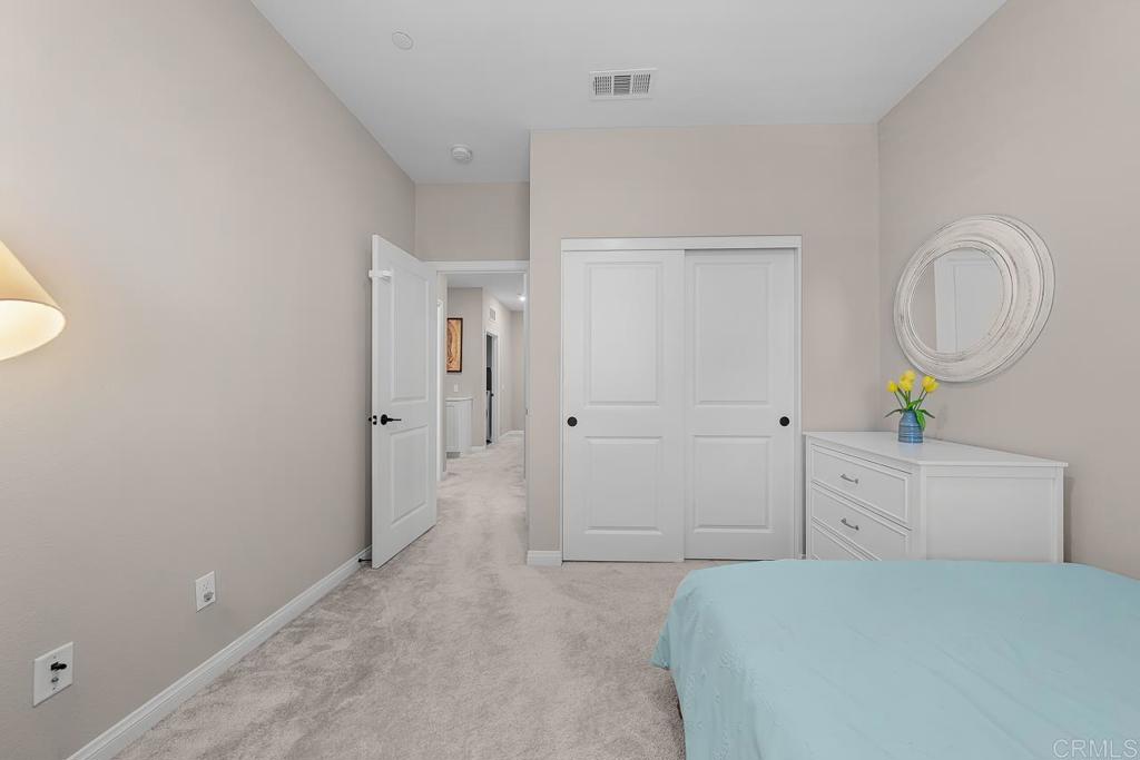 https://media.crmls.org/mediaz/584b9827-292a-4a2c-9411-305b52e3d3e6.jpg?preset=X-Large