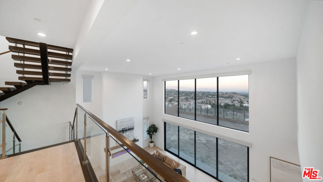 11782 N Hillsborough Lane, Porter Ranch CA: https://media.crmls.org/mediaz/584be629-2aa3-4821-ad09-a9fd7e66879d.jpg