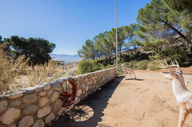 33900 Fabry Road, Soledad CA: https://media.crmls.org/mediaz/584c1adc-f6d1-495e-a285-67e228d61400.jpg