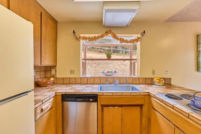 520 Seely Avenue, Aromas CA: https://media.crmls.org/mediaz/584c47bd-f93d-4000-8165-2a6604ad2968.jpg