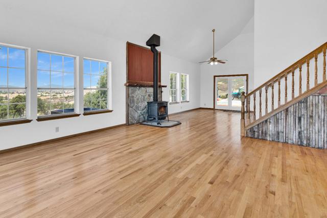 70500 Bradley Lockwood Road, Lockwood CA: https://media.crmls.org/mediaz/584cc458-b801-4339-8635-4dff5731844b.jpg