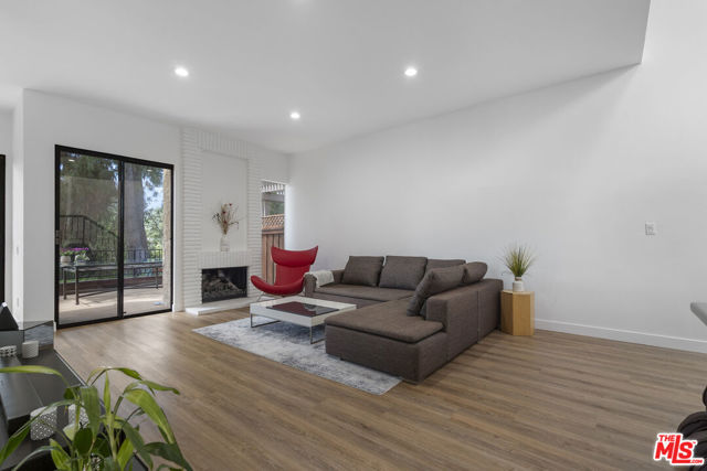 532 Riviera Court, Fullerton CA: https://media.crmls.org/mediaz/584d0bbe-5d4b-41eb-8510-b23bcc8e878f.jpg