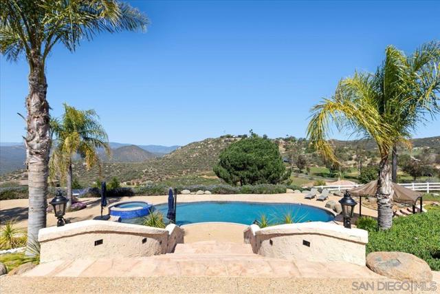 20403 Rancho Villa Rd, Ramona CA: https://media.crmls.org/mediaz/584d3bac-69ff-4332-a204-0ad8857e104c.jpg