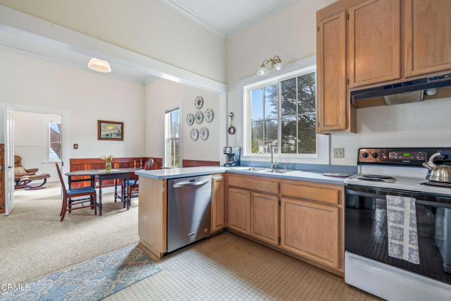 3781 N Highway 1, Albion CA: https://media.crmls.org/mediaz/584d6108-1d19-4be3-98af-e537dde27220.jpg