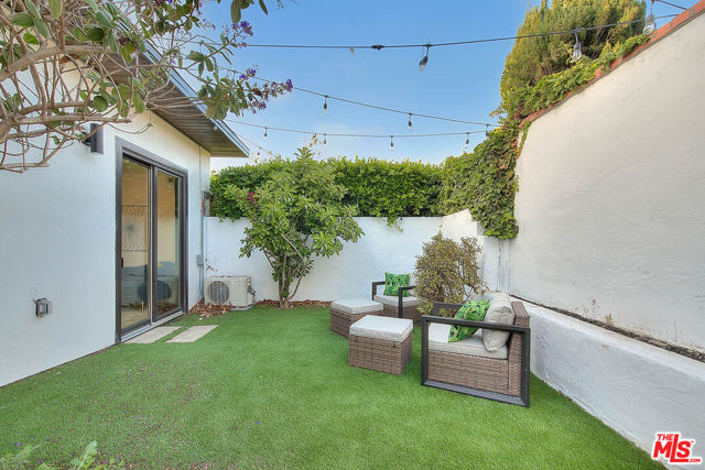 3804 Duray Place, Los Angeles CA: https://media.crmls.org/mediaz/584d6509-d514-4639-8cca-eae80708034c.jpg