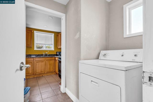612 Thomas Dr, Richmond CA: https://media.crmls.org/mediaz/584d9109-5b36-4525-b887-870548b361a2.jpg