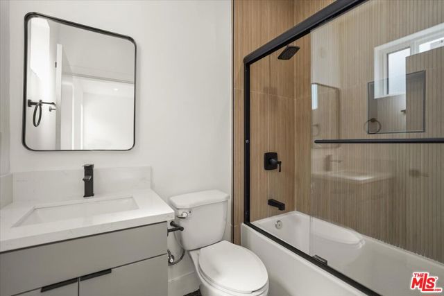 910 N Hudson Avenue, Los Angeles CA: https://media.crmls.org/mediaz/584da420-d4d7-47eb-9196-52325a538ba0.jpg