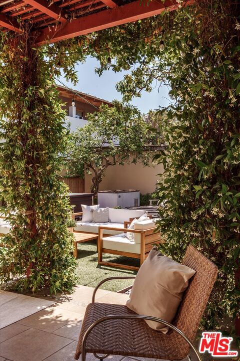 630 Brooks Avenue, Venice CA: https://media.crmls.org/mediaz/584db751-f798-4fb8-b805-5bf09a782924.jpg