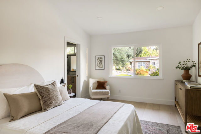 24211 Caris Street, Woodland Hills CA: https://media.crmls.org/mediaz/584e7faa-ee5e-4961-b8d1-d6fb8bb65401.jpg