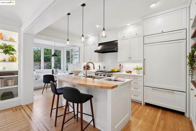 2732 Stuart St, Berkeley CA: https://media.crmls.org/mediaz/584ed59b-4fb6-4630-b733-b87de97137fc.jpg